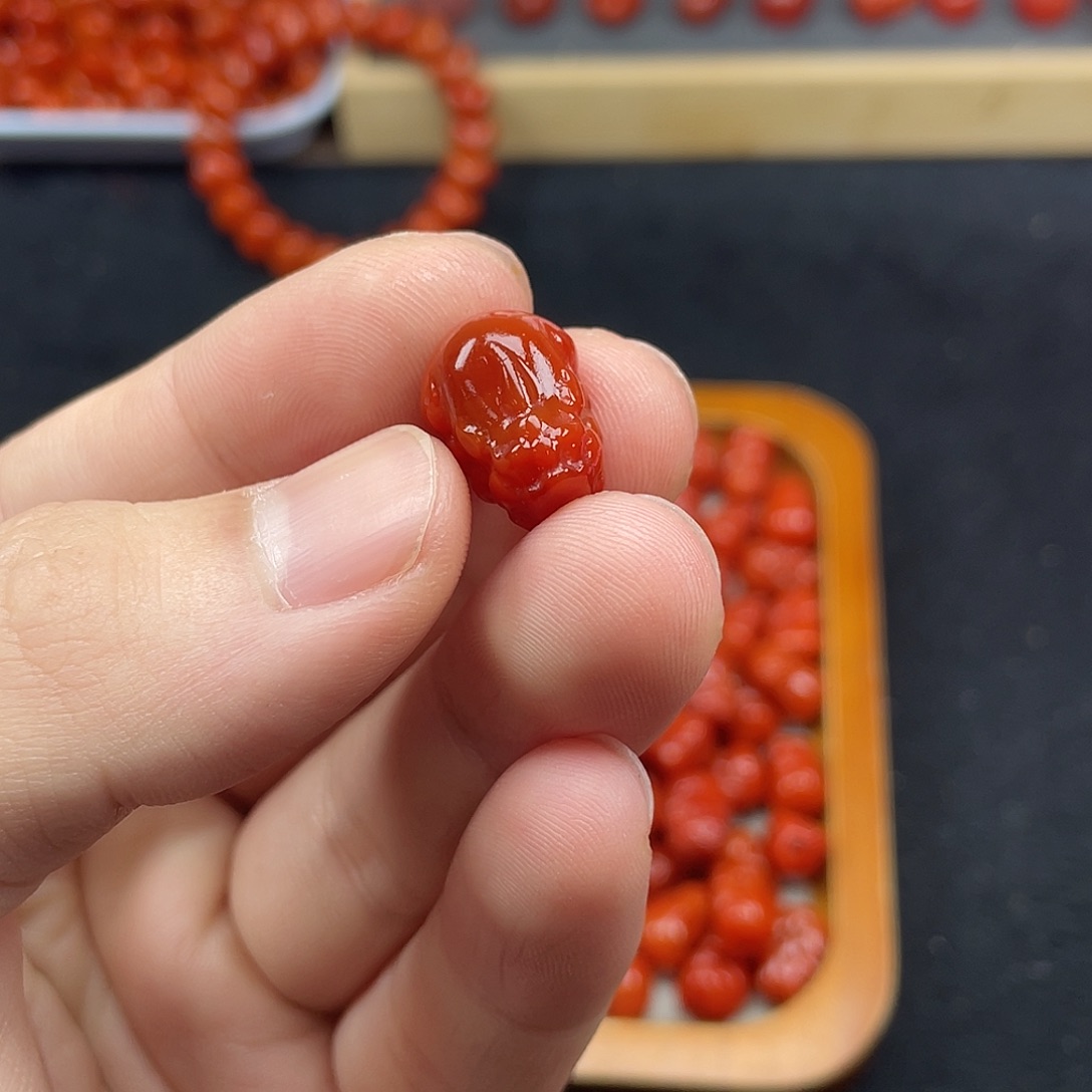 未镶嵌4号瓦西火焰红卡11*16貔貅一个南红玛瑙