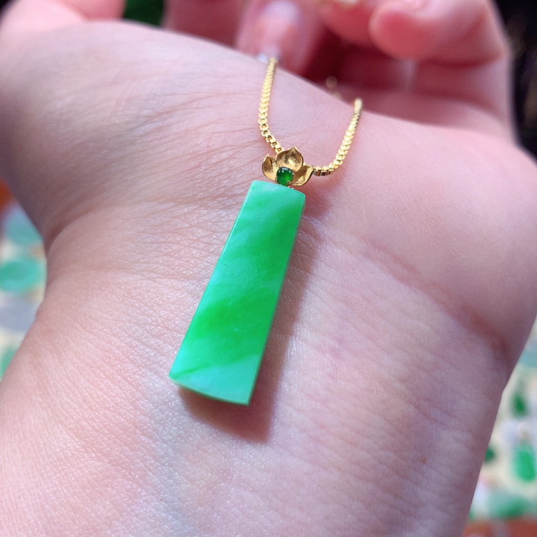 翡翠吊坠(不含链)18K金镶嵌