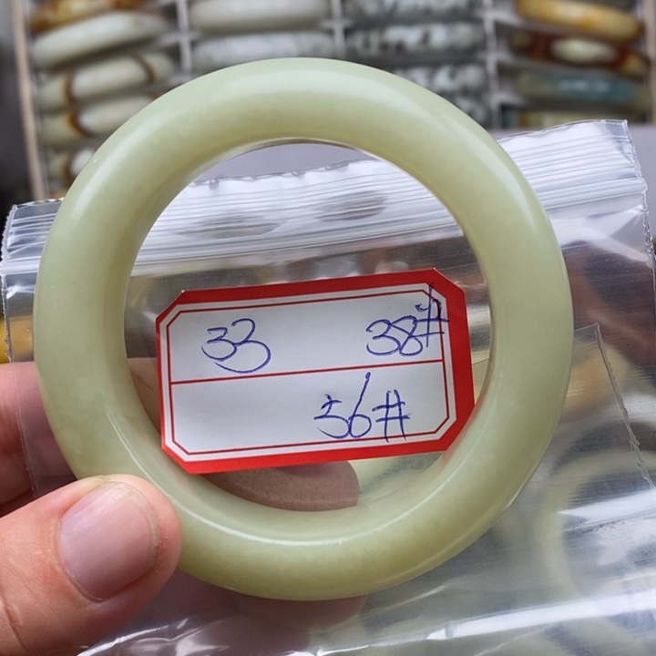 未镶嵌蛇纹石玉颈饰