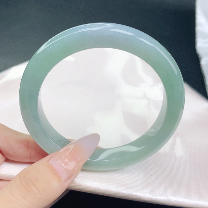 翡翠手镯未镶嵌57-58圈口