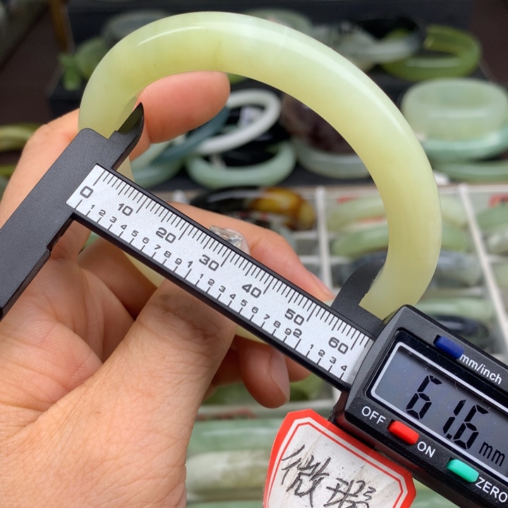 蛇纹石玉未镶嵌手镯517