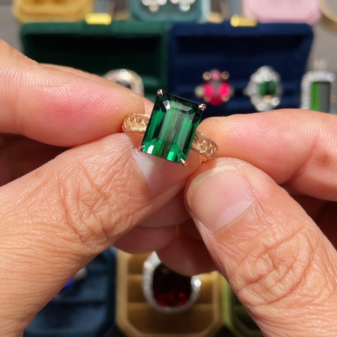 18K金镶嵌碧玺戒指6.15ct