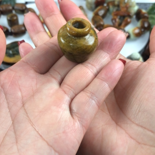 岫岩河磨玉（透闪石质玉）手把瓶未镶嵌