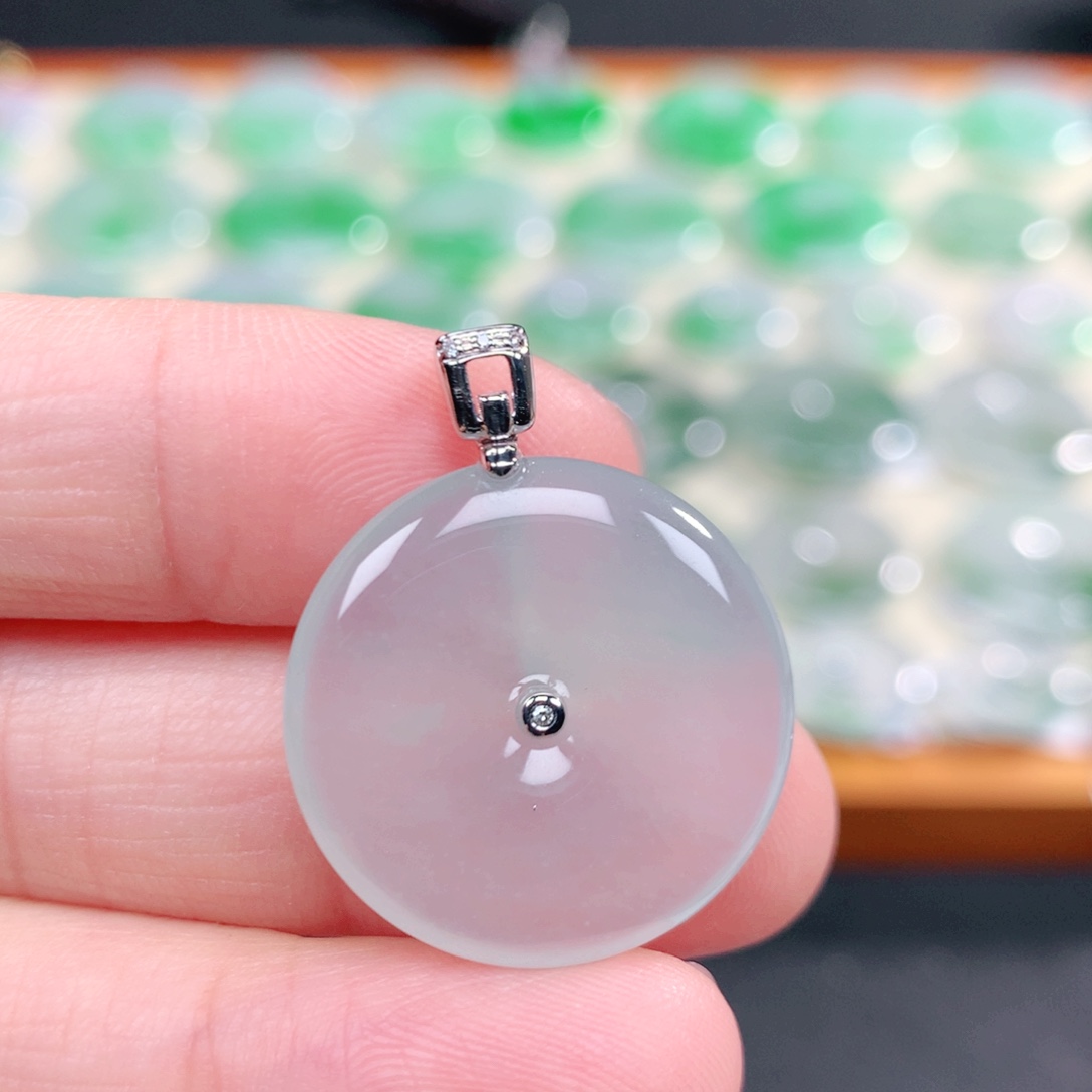 翡翠18K金镶嵌颈饰28.3-22.6-4.2