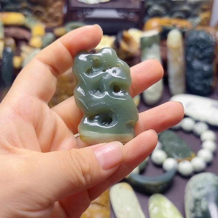 石***1岫岩老玉（透闪石质玉）未镶嵌挂件