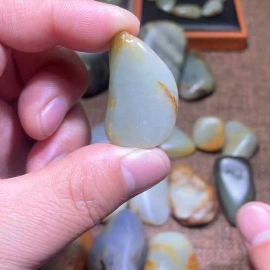 和田玉颈饰未镶嵌