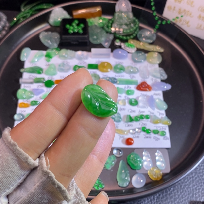 【闪购商品】翡翠挂件未镶嵌叶子
