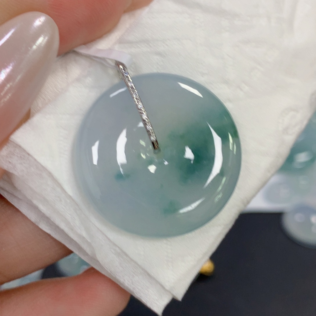 颈饰18K金镶嵌翡翠