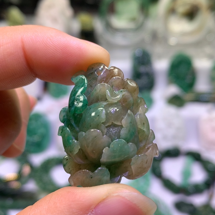 独山玉未镶嵌颈饰