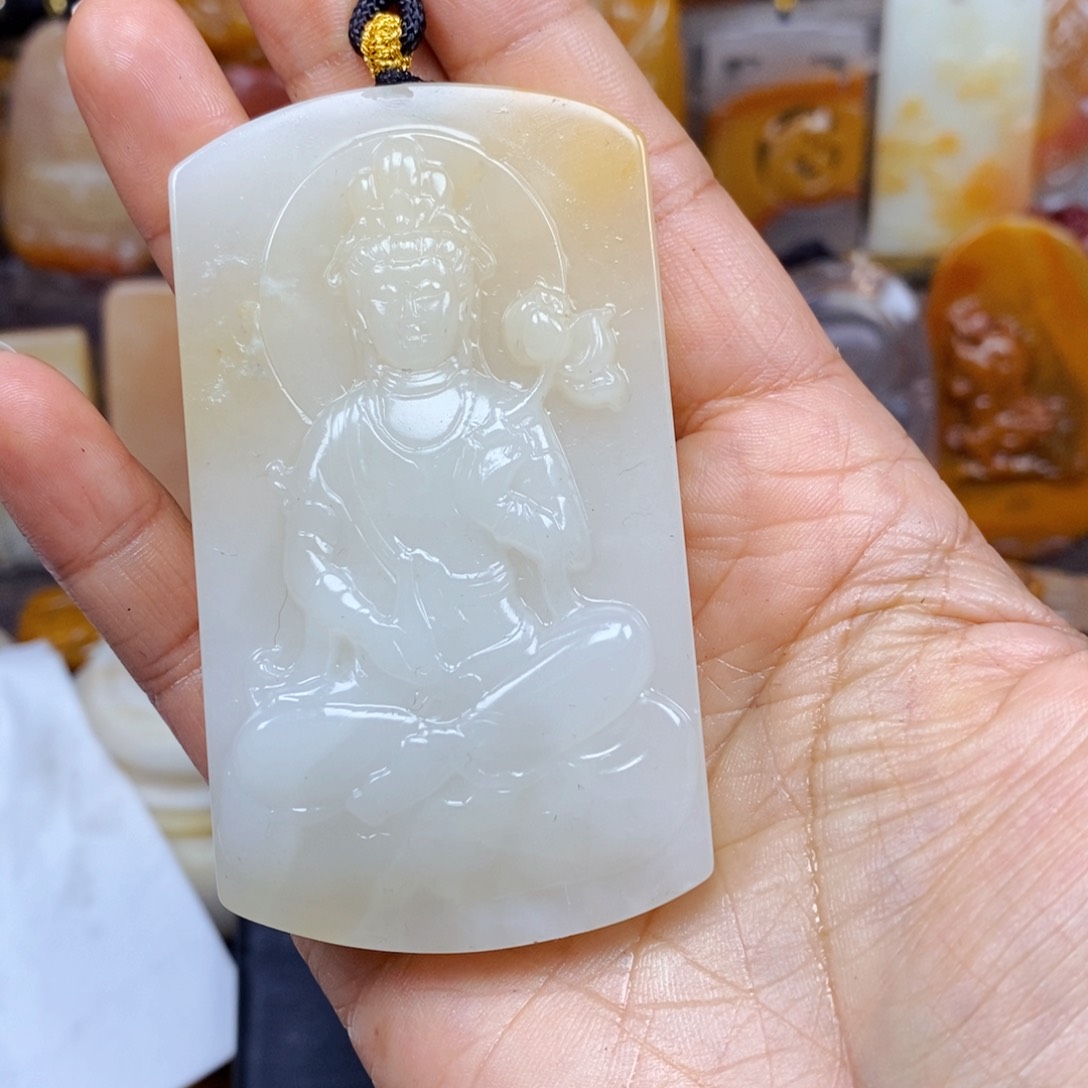 石英质玉（黄龙玉）颈饰未镶嵌