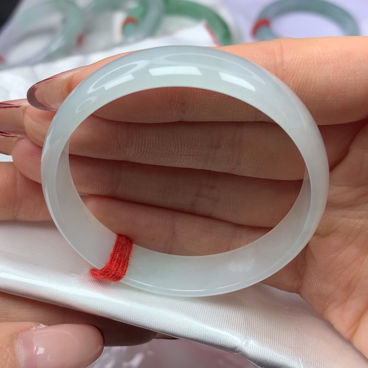 翡翠手镯未镶嵌50公主镯