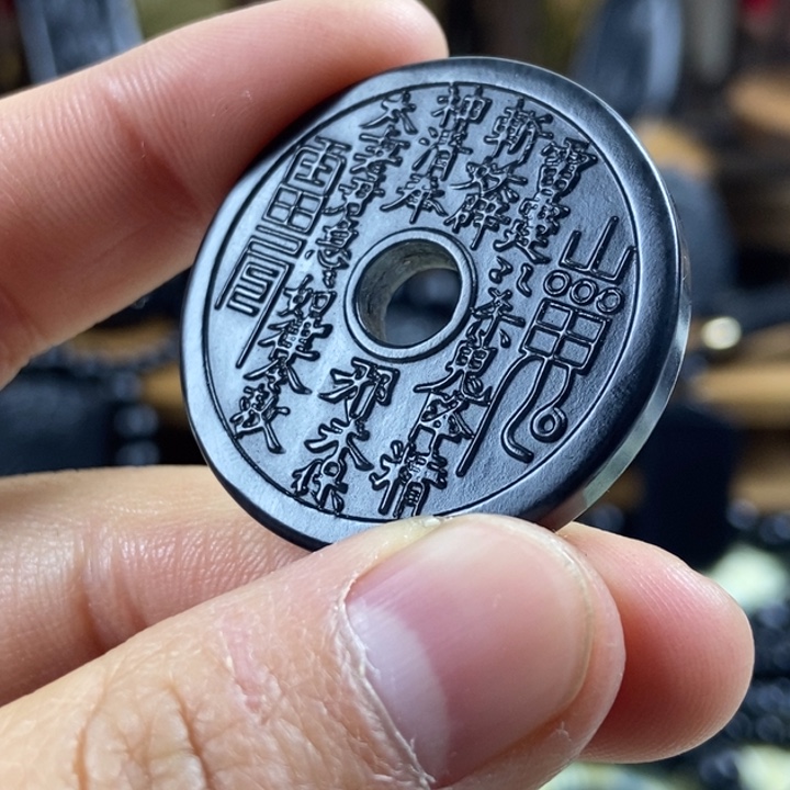 和田玉（墨玉）未镶嵌颈饰山鬼花钱