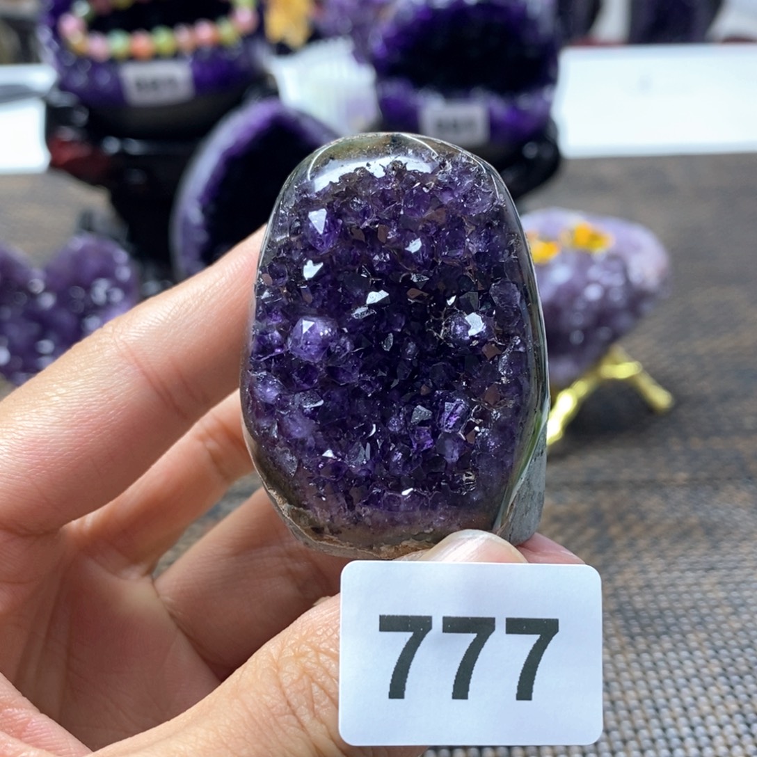 紫晶未镶嵌大型摆件（非配饰）