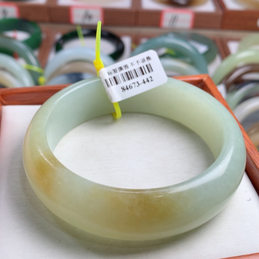 【闪购商品】和田玉手镯未镶嵌60