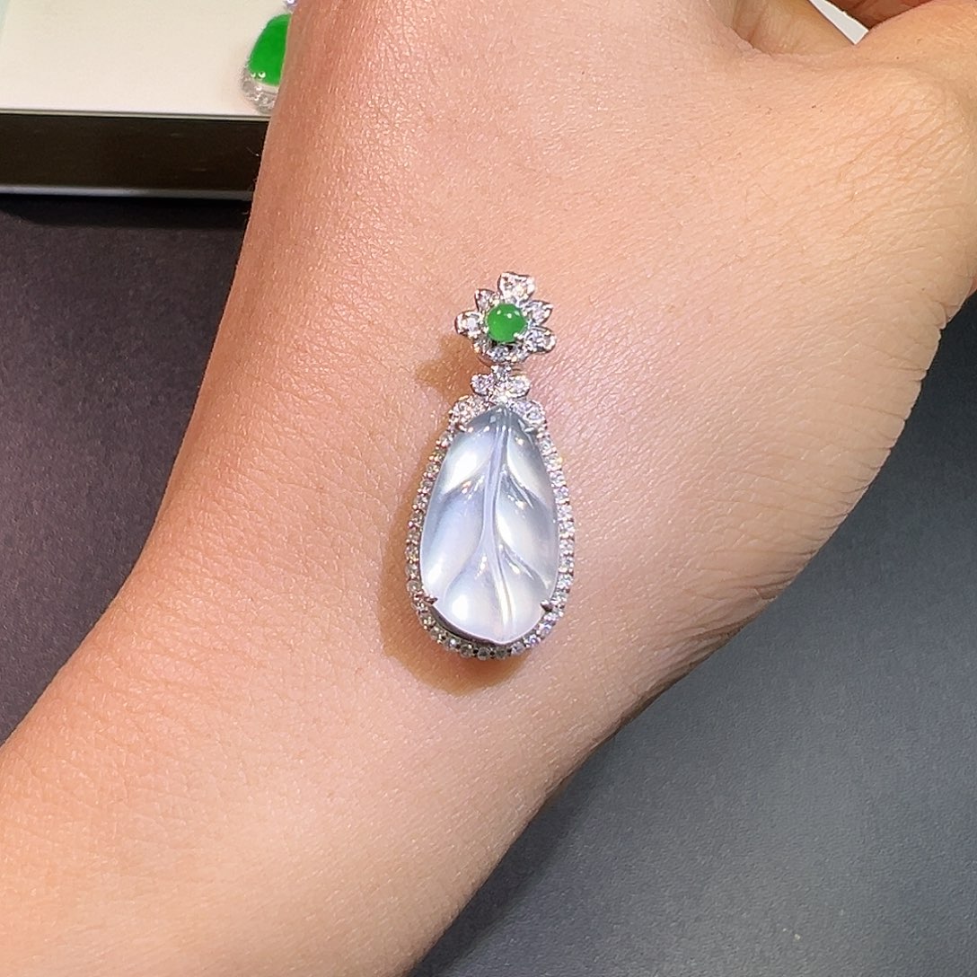 翡翠颈饰18K金镶嵌翡翠