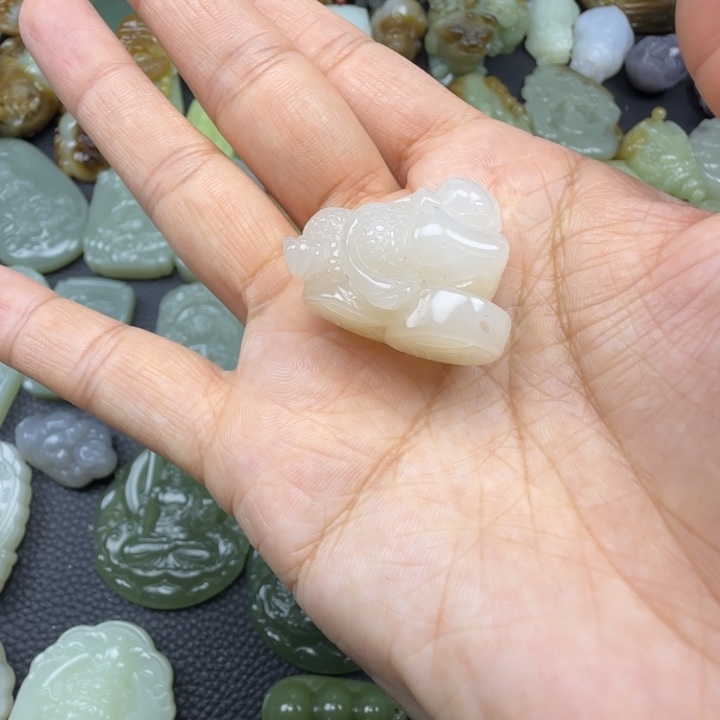 和田玉未镶嵌珠宝奇石