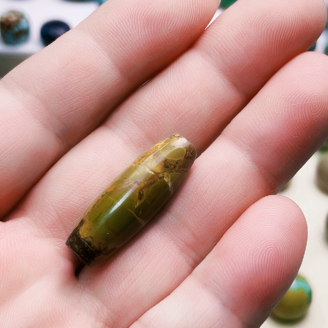 绿松石未镶嵌颈饰