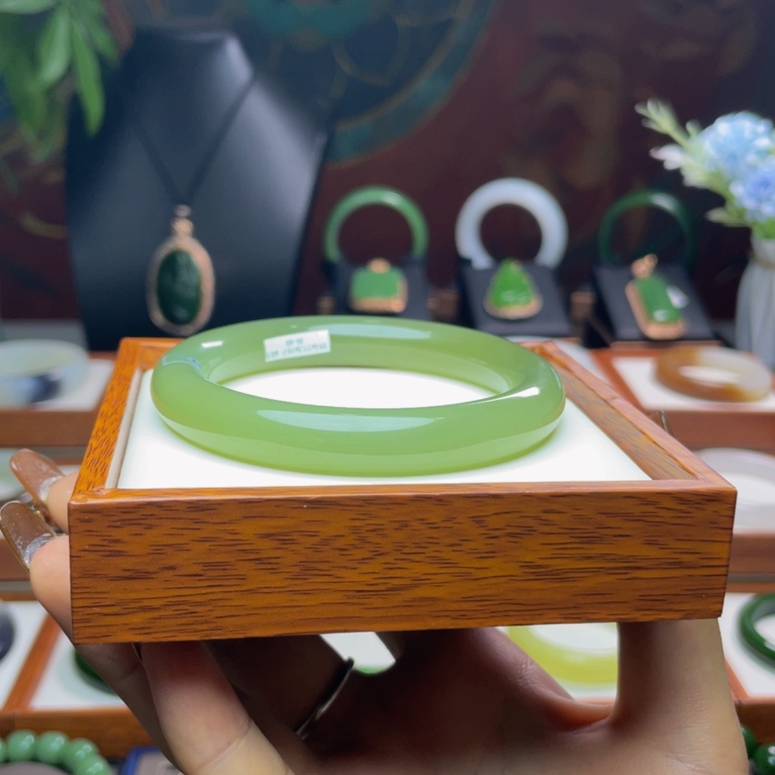 和田玉和田玉湖水手镯59未镶嵌