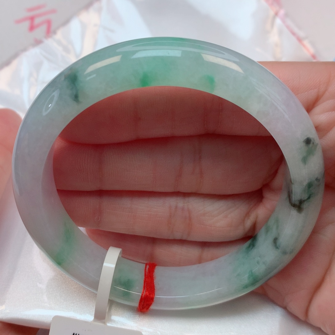 翡翠手镯未镶嵌58.5圈 淡晴底飘花