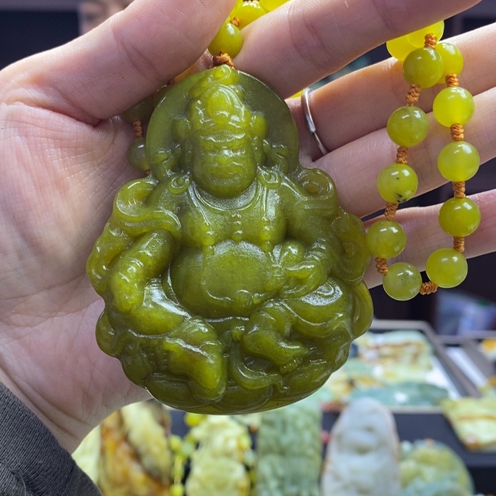 蛇纹石玉未镶嵌颈饰