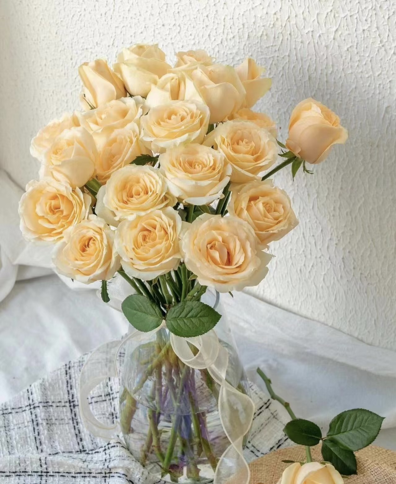 香槟玫瑰云南种植基地直发送保鲜剂