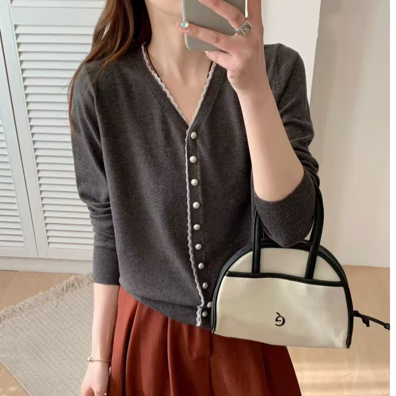 涵玖玥【空气感】新款V领温柔法式显瘦软糯长袖上衣MM-7507