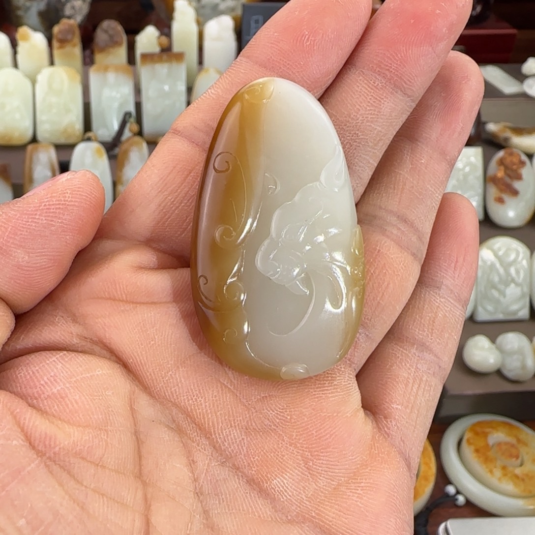和田玉（糖玉）未镶嵌颈饰