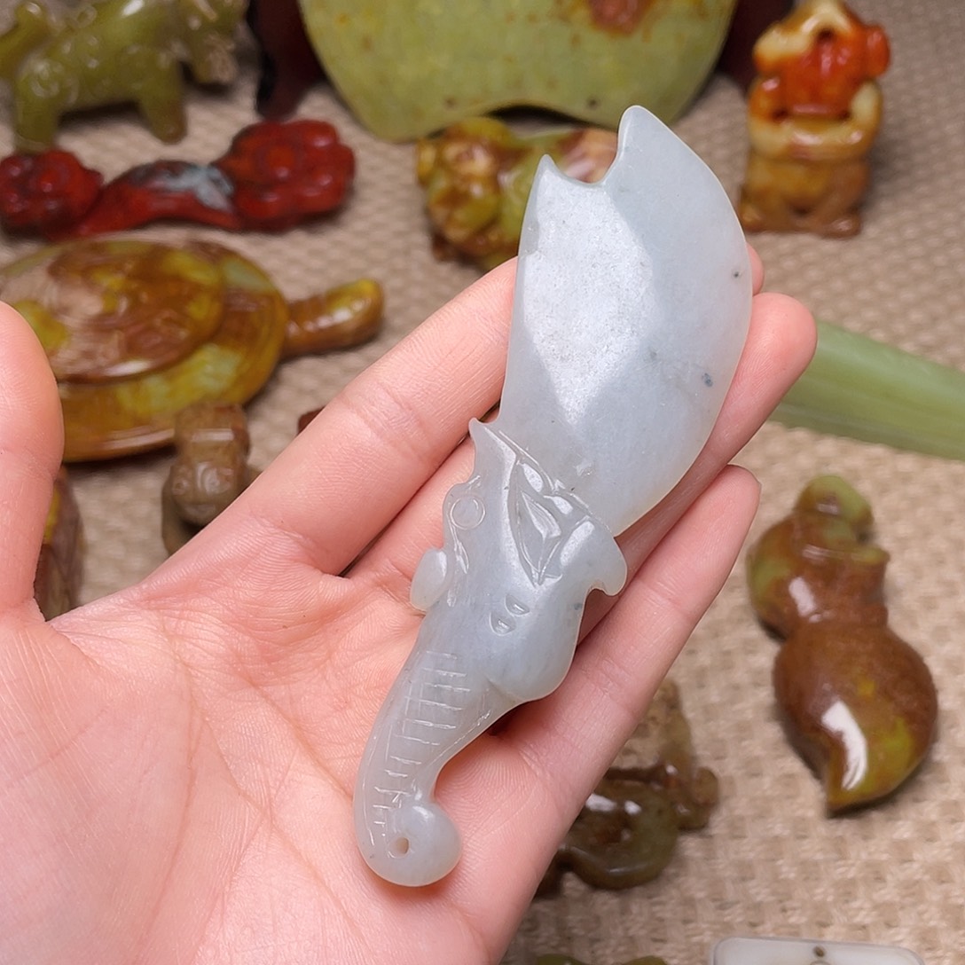 蛇纹石玉未镶嵌颈饰