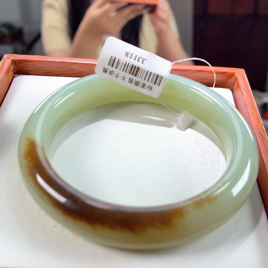 和田玉手镯未镶嵌15 且末奶蓝带糖 55/56