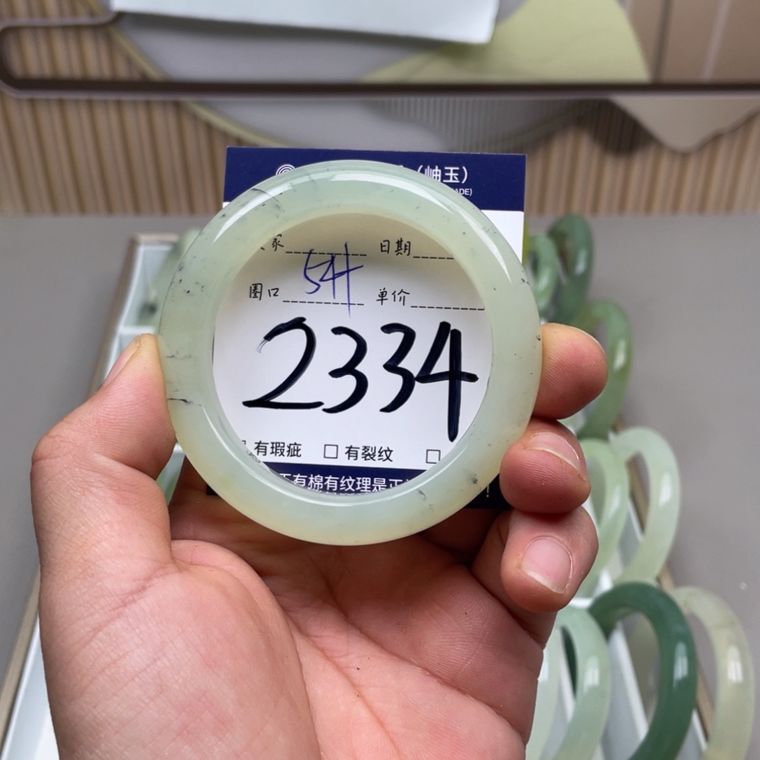 岫玉手镯手镯未镶嵌