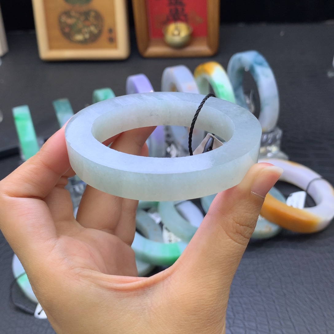 定制翡翠未镶嵌翡翠手镯