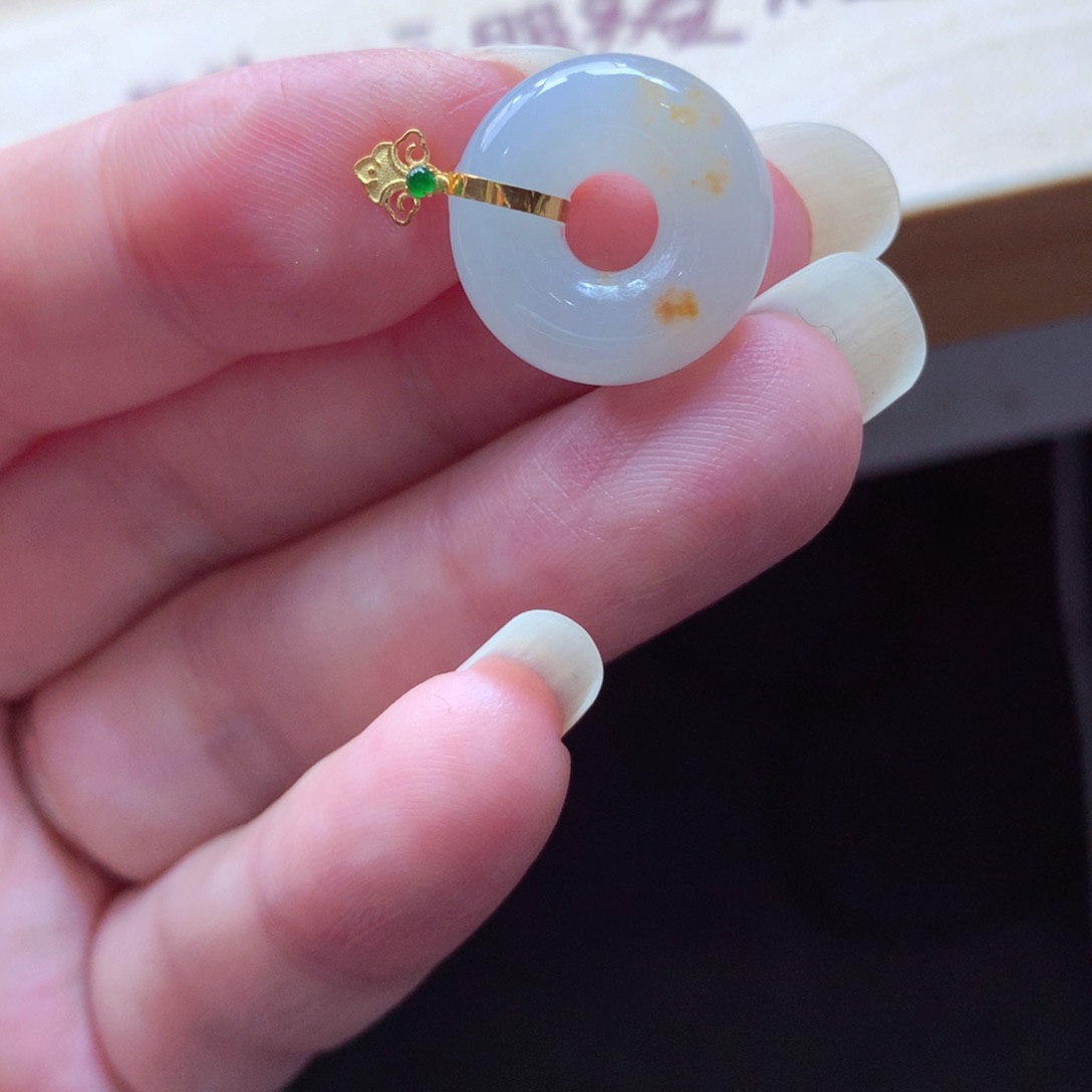 翡翠颈饰18K金镶嵌吊坠