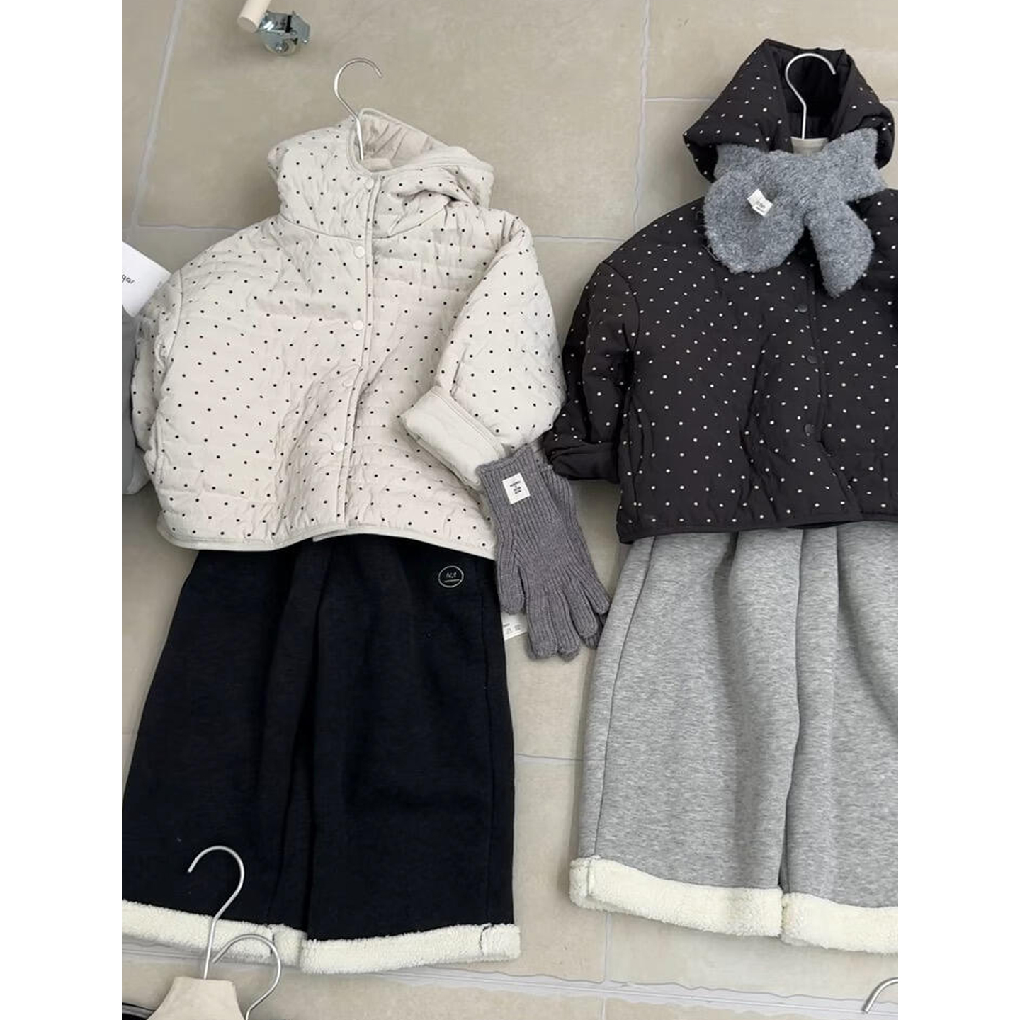 女童套装2025冬装新款儿童百搭波点连帽棉服女孩直筒加绒休闲裤冬