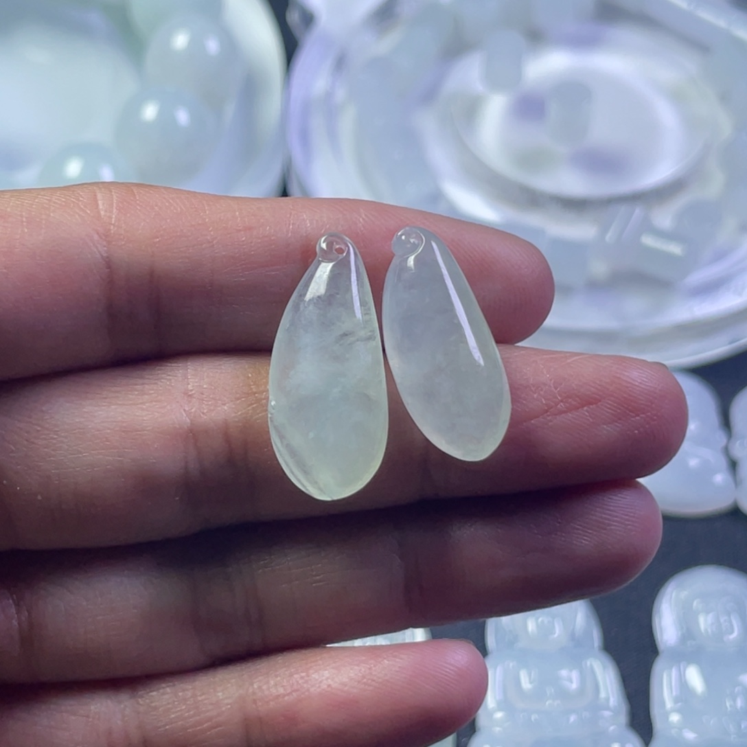 翡翠未镶嵌颈饰小冰瓜一对