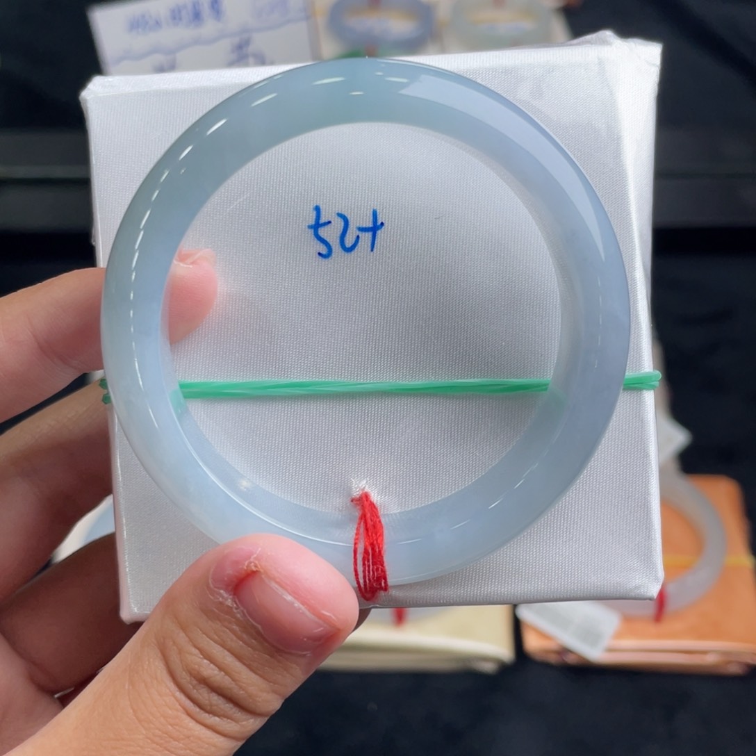 翡翠手镯未镶嵌翡翠手镯