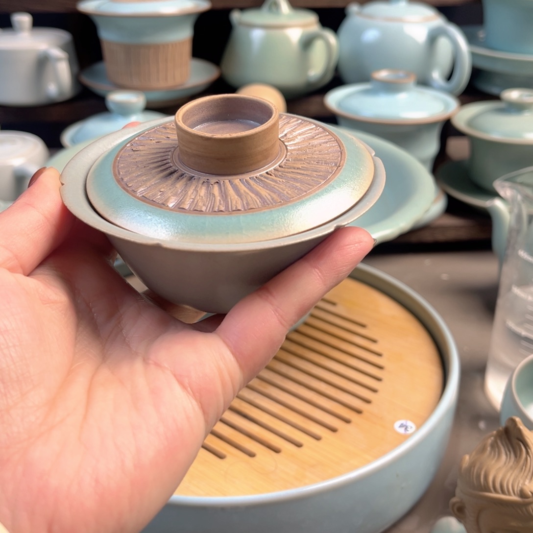 千***蜡陶摆件仿古的设计风格让客厅显得更