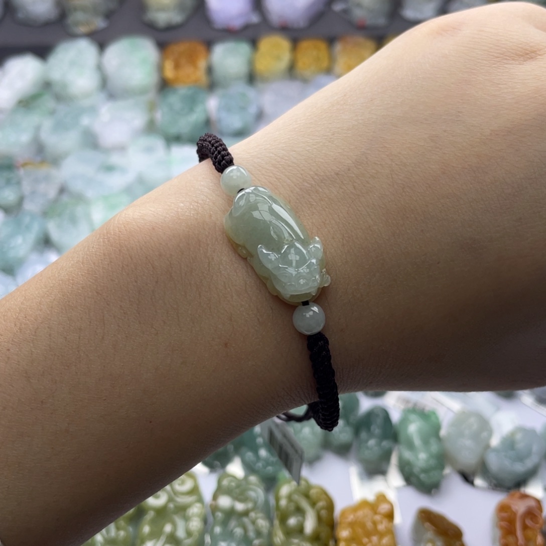 翡翠颈饰未镶嵌貔貅