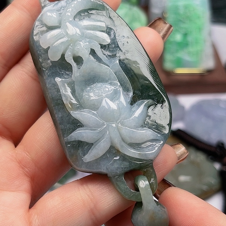 翡翠未镶嵌颈饰挂件