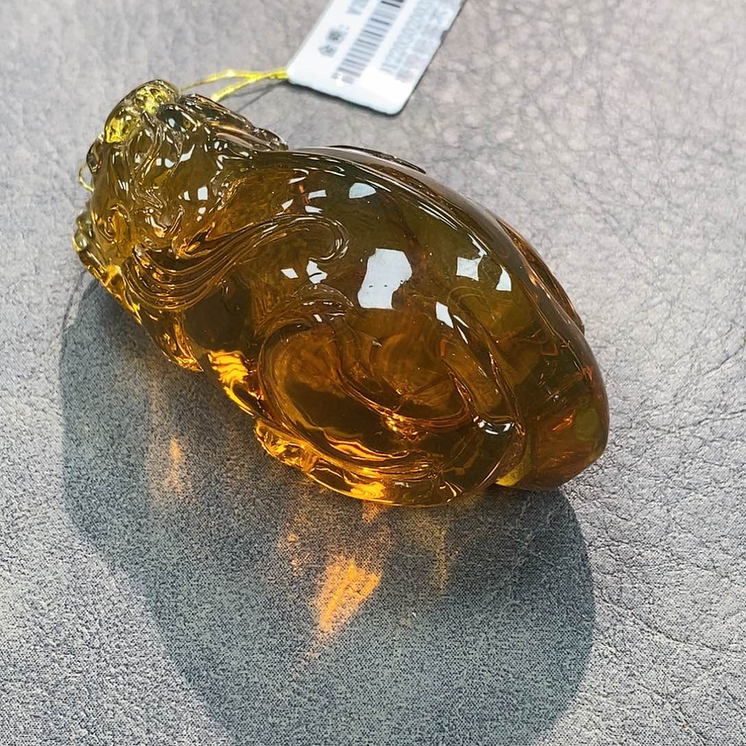 琥珀未镶嵌裸石貔貅雕刻件