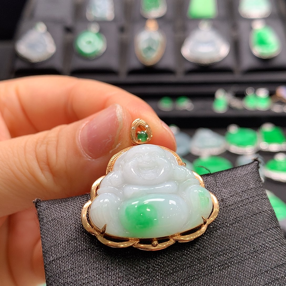 翡翠18K金镶嵌颈饰佛公