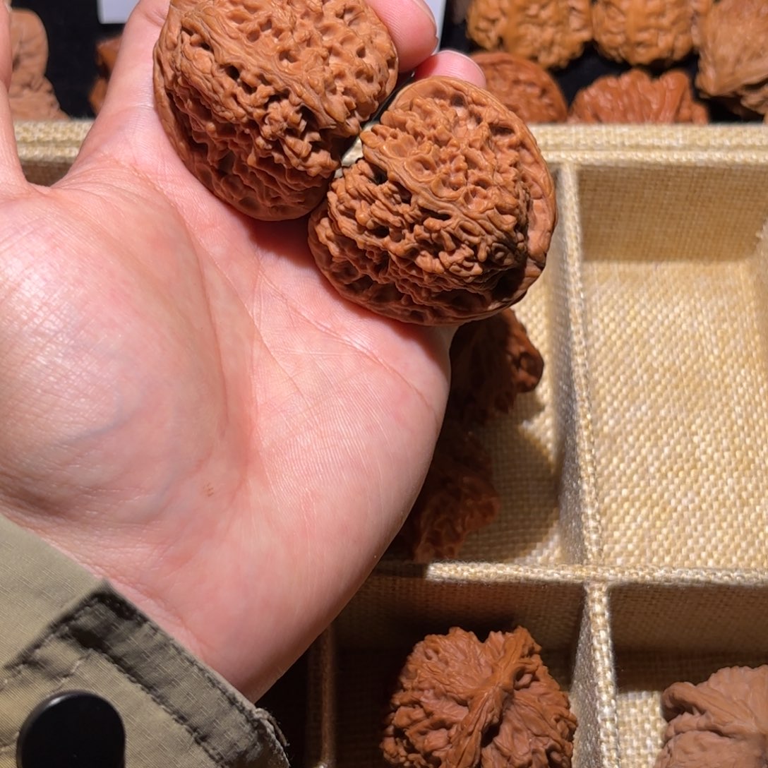 文玩核桃吊坠43红皮南疆石