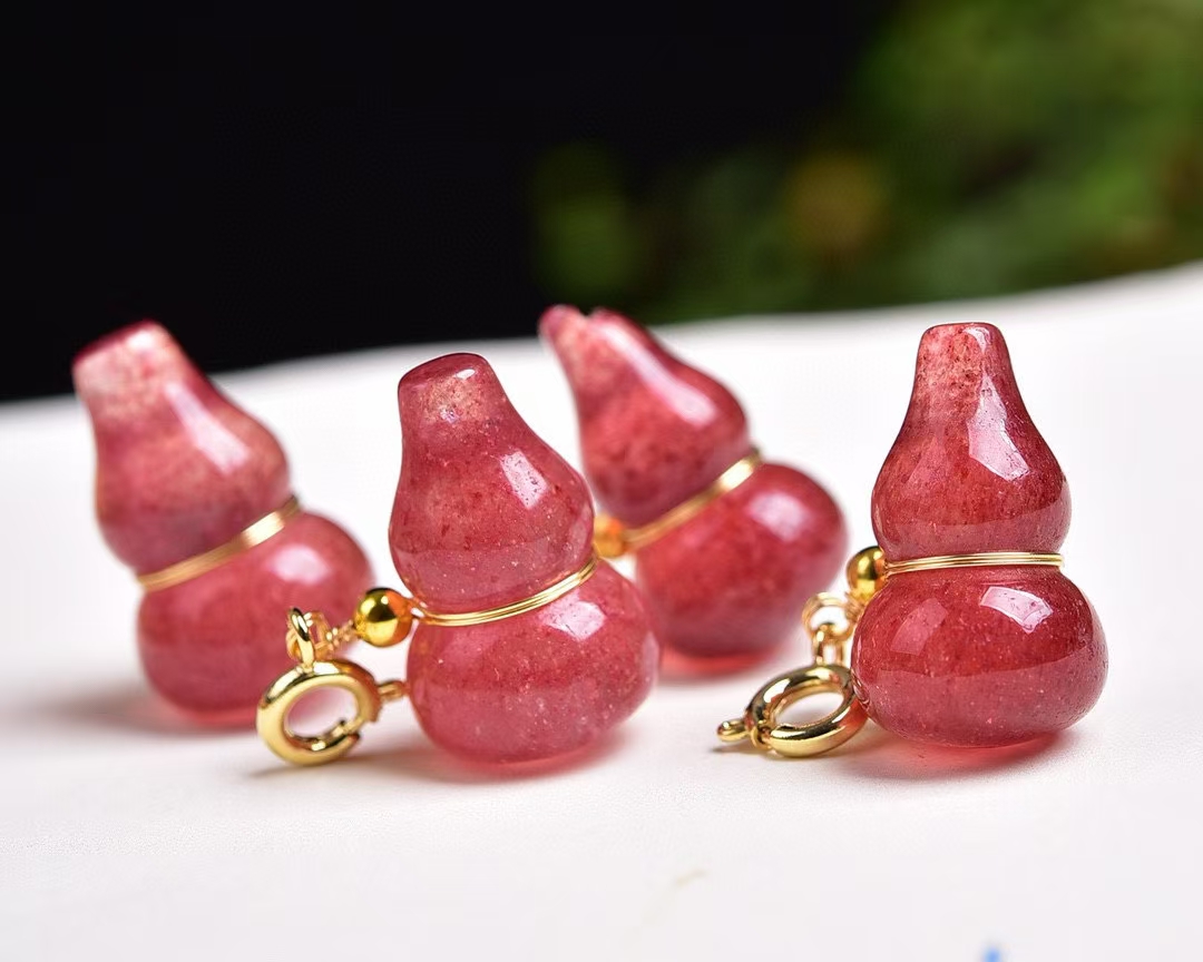 天然草莓晶葫芦吊坠，晶体超润，颜色美，晶体通透，招财纳福