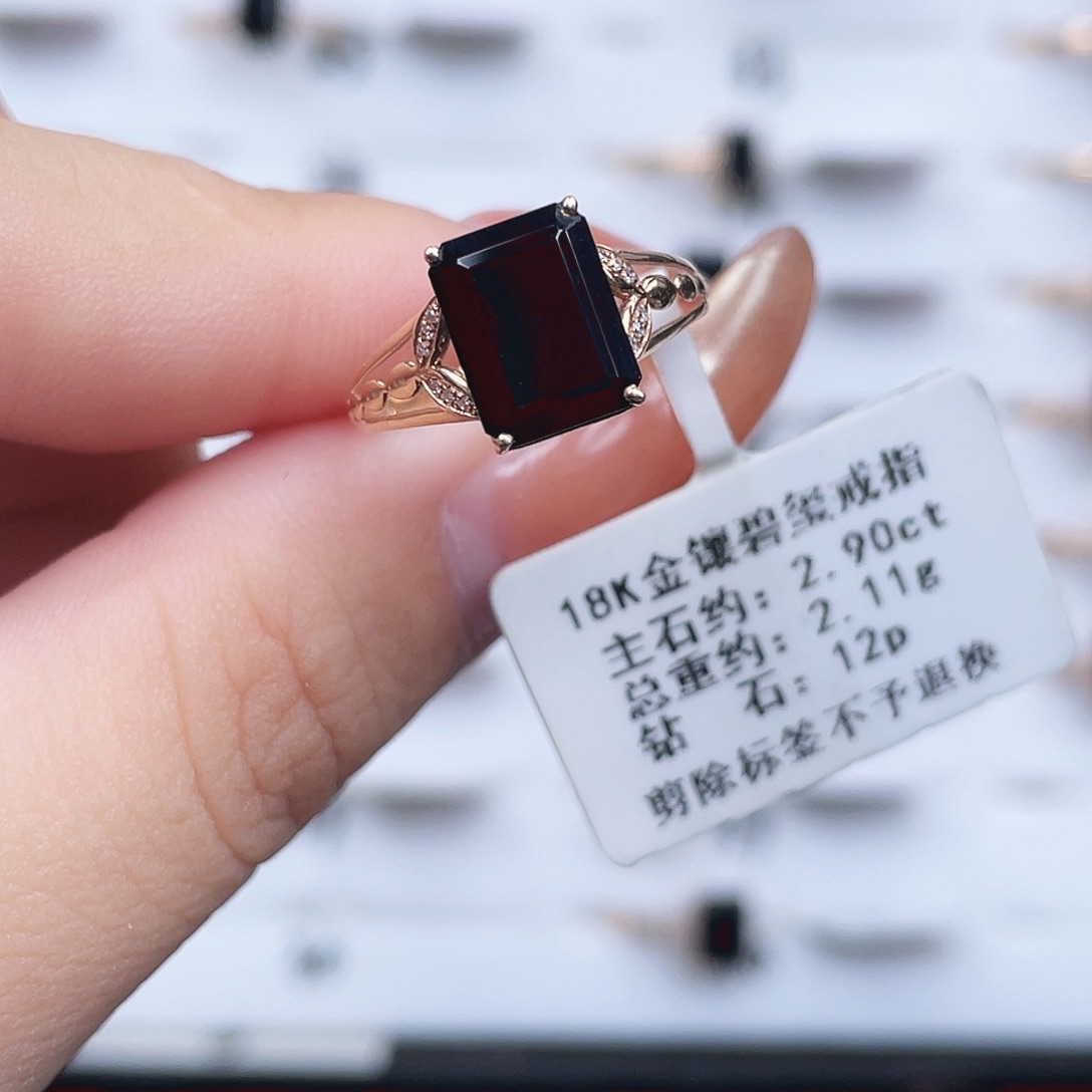 18K金镶嵌碧玺戒指