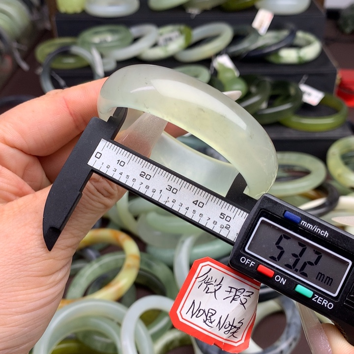 蛇纹石玉手镯未镶嵌712