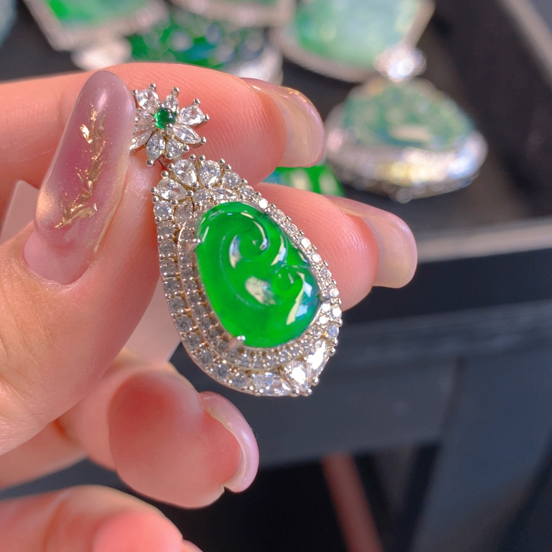 翡翠颈饰未镶嵌翡翠