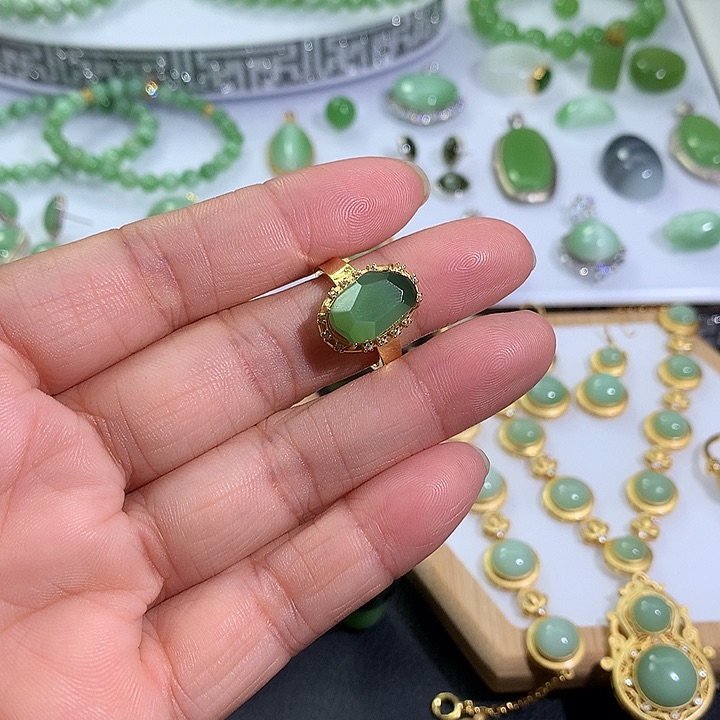 银S925镶嵌戒指和田玉（碧玉）