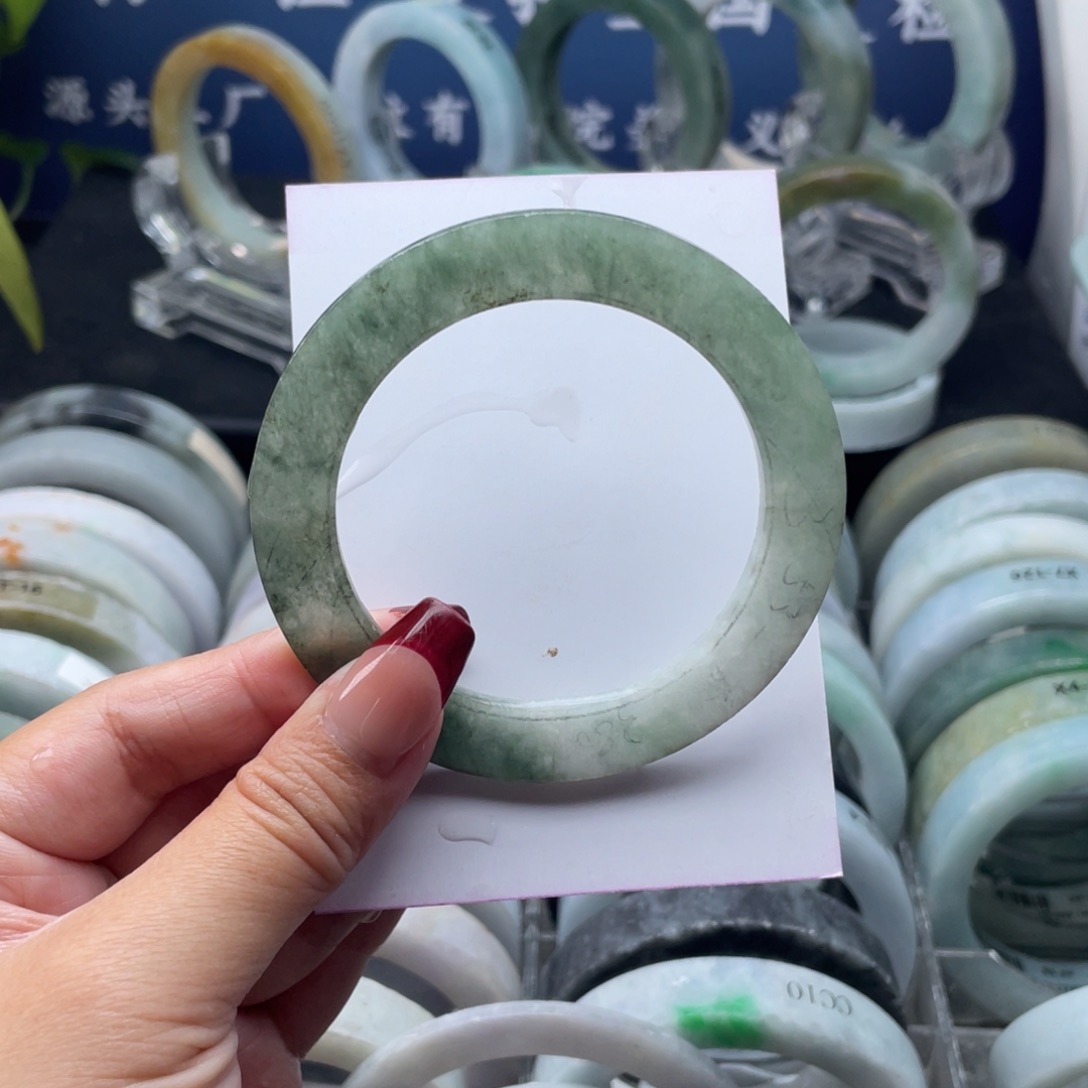 定制翡翠未镶嵌翡翠手镯