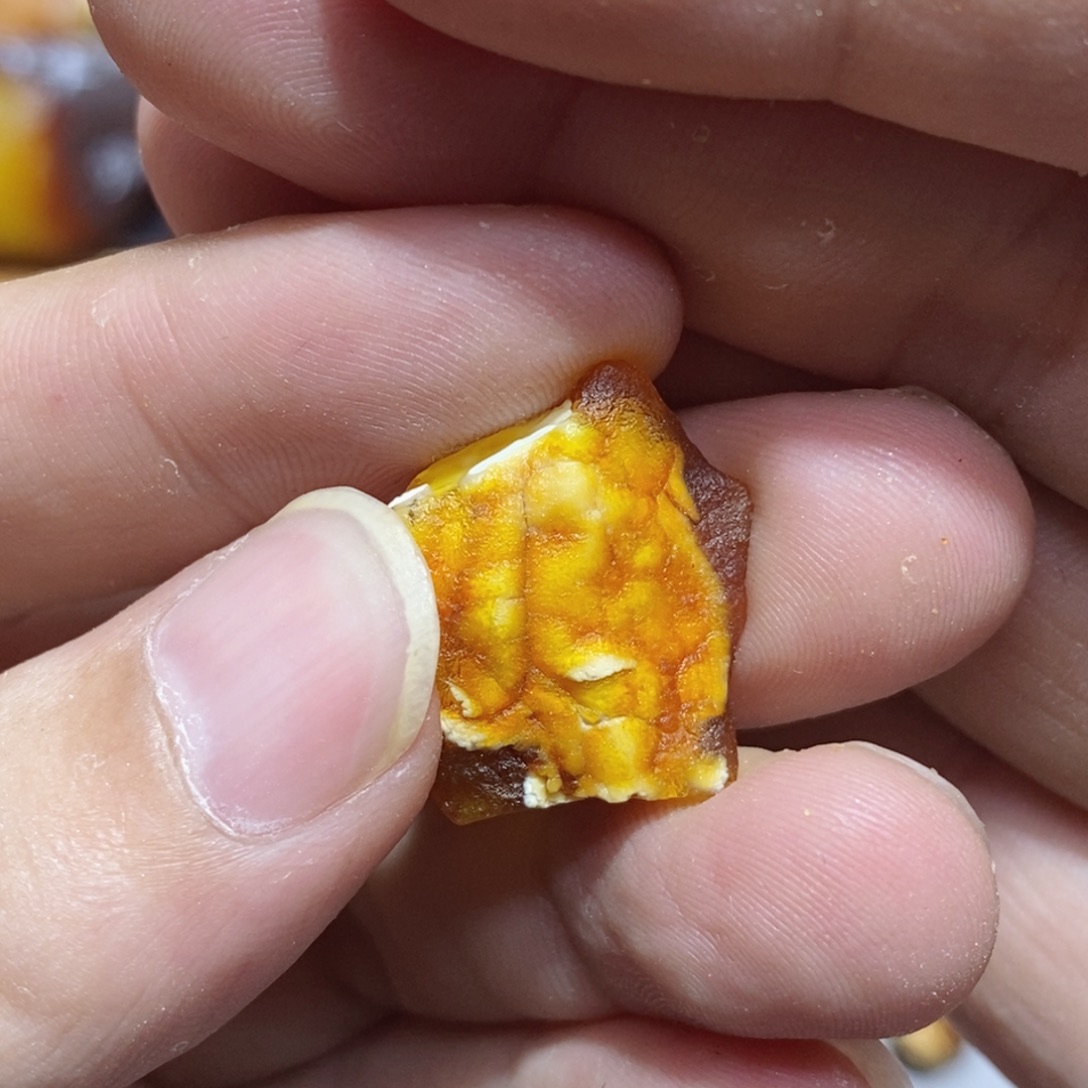 岩***子定制琥珀蜜蜡原石定制