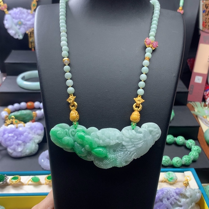 翡翠颈饰未镶嵌翡翠凤凰