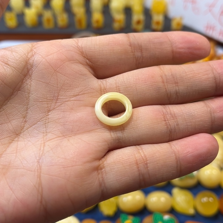 琥珀未镶嵌裸石卡9加跑环